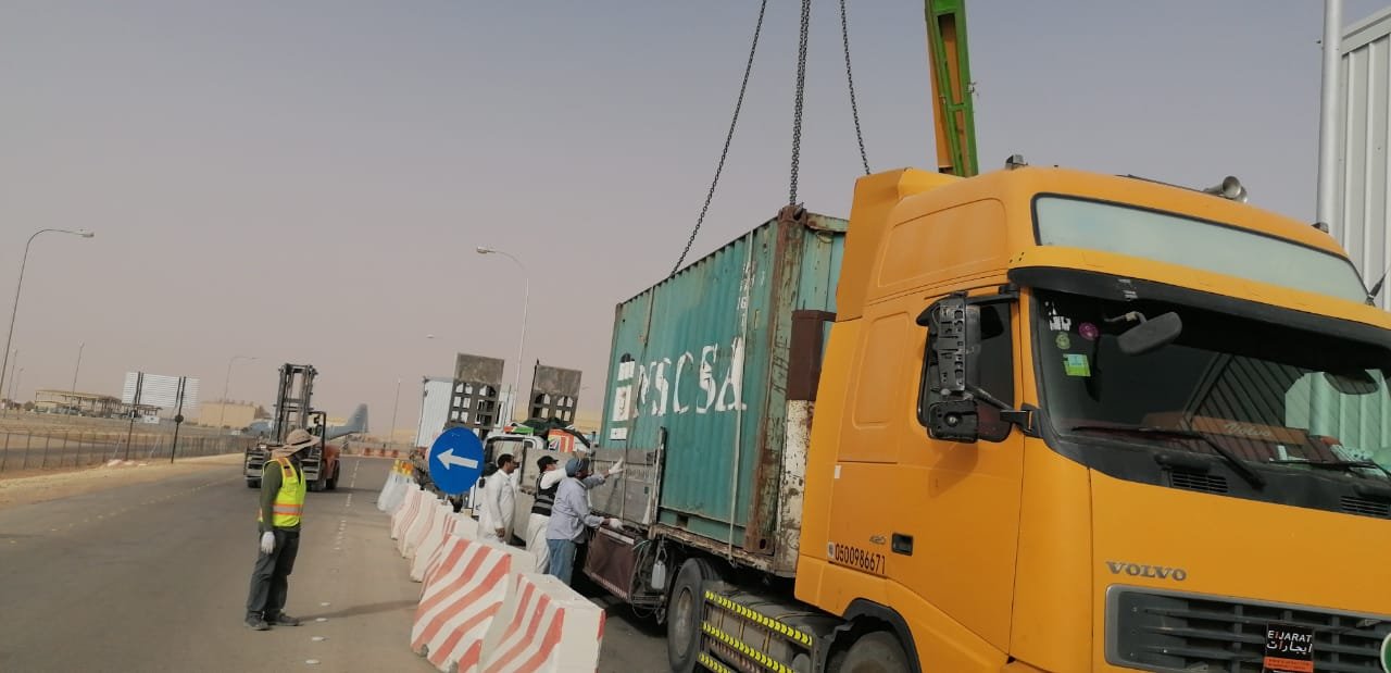 Riyadh Flatbed Truck Available, Prices Start from 250 Saudi Riyal