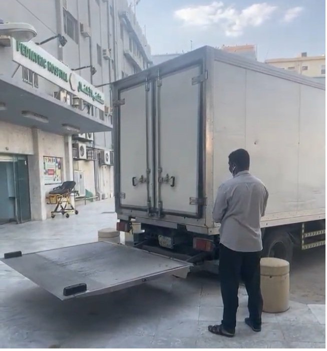 فانات نقل و سطحات صناديق جافة لنقل المواد الصناعية